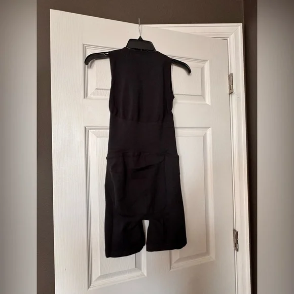 Black Sleeveless Jumpsuit - Picture 4 of 6